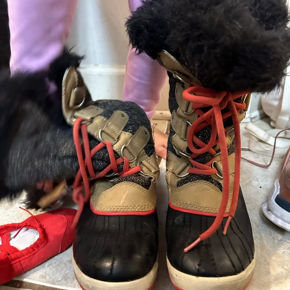 Sorel Black and Red Winter Boots